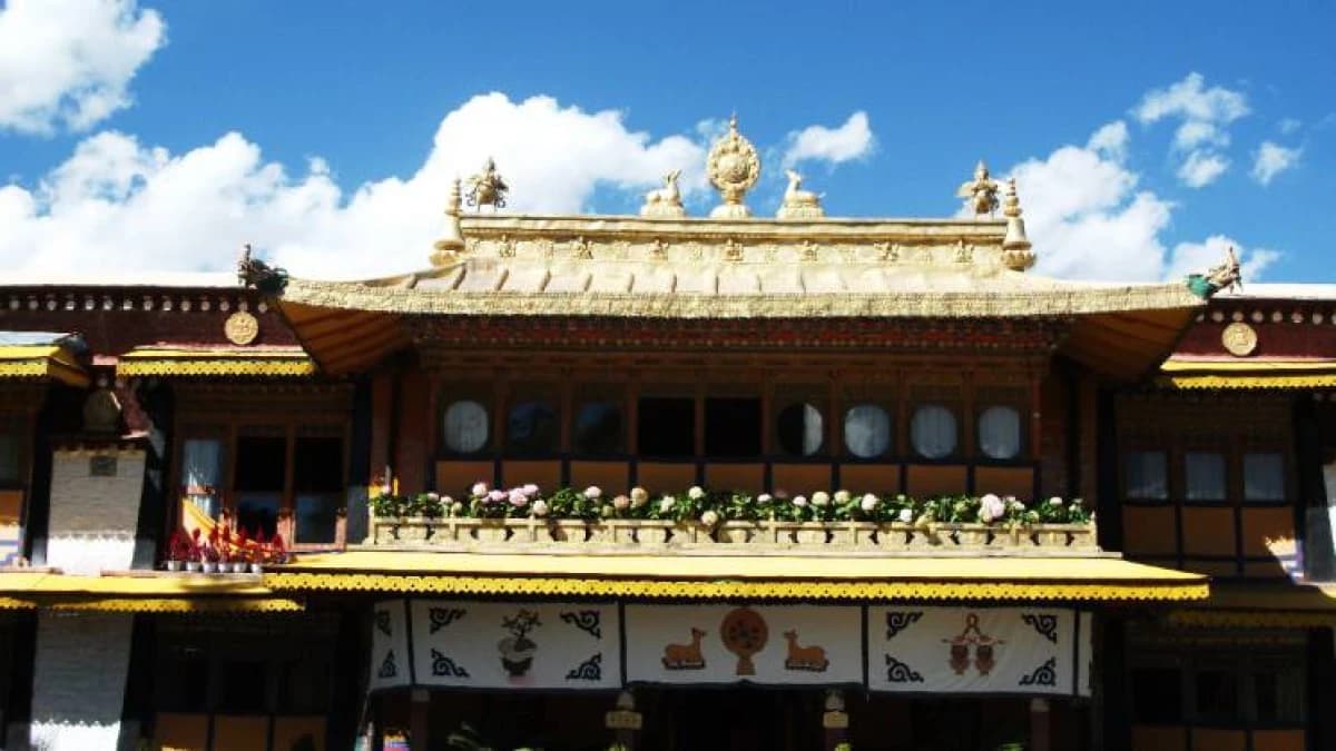 jokhang-temple-in-lhasa