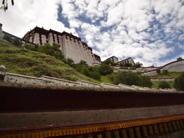 lhasa-kailash-ebc-with-charan-sparsha
